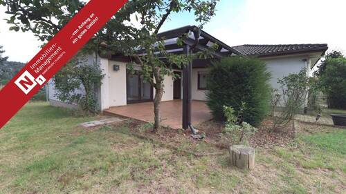 Titelbild - Großzügig geschnittener Walmdachbungalow in attraktiver Lage