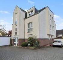 Charmante Maisonette-Dachgeschosswohnung mit Balkon, Garage und modernisierter Heiztechnik - Duisburg Bergheim
