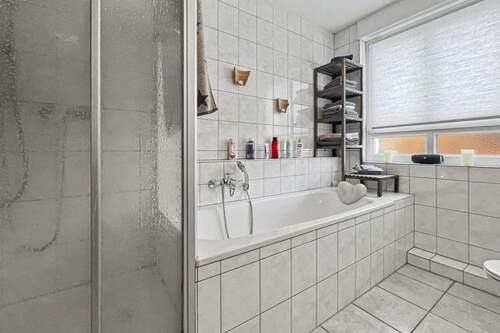 09_Badezimmer - Einfamilienhaus in Duisburg zum Kaufen
