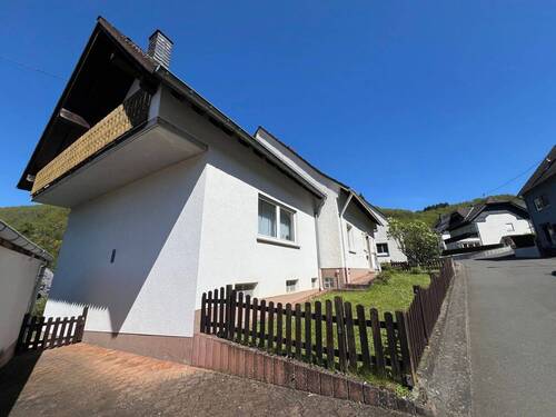 Seitenansicht Haus - Einfamilienhaus mit 245,00 m&sup2; in Hahnenbach zum Kaufen