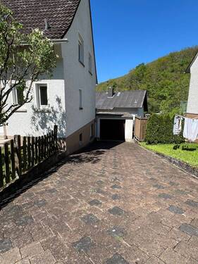 Einfahrt zur Garage 1 - 