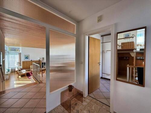 Blick in die Küche und zum Wohn- Essbereich - 