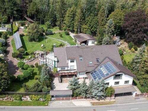 Anwesen aus der Vogelperspektive - Mehrfamilienhaus, Wohnhaus mit 593,00 m&sup2; in Falkenstein zum Kaufen