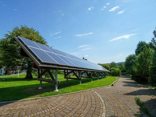 PV-Anlage im Garten - 