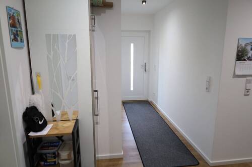 Hauseingang - 5 Zimmer Mehrfamilienhaus, Wohnhaus zum Kaufen in Bodelshausen