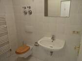 Bad mit Dusche - 