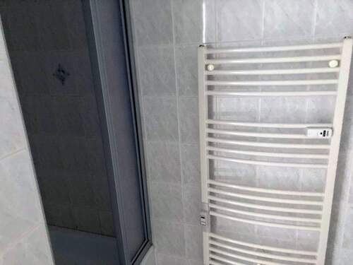 Bad mit Dusche - 
