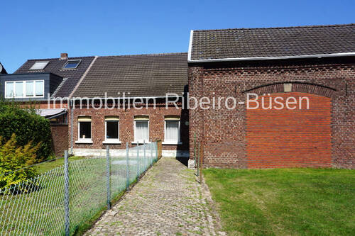 Zugang zum Wohnhaus und Innenhof - 4 Zimmer Mehrfamilienhaus, Wohnhaus in Viersen / Bockert