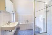 Badezimmer Dachgeschoss - 