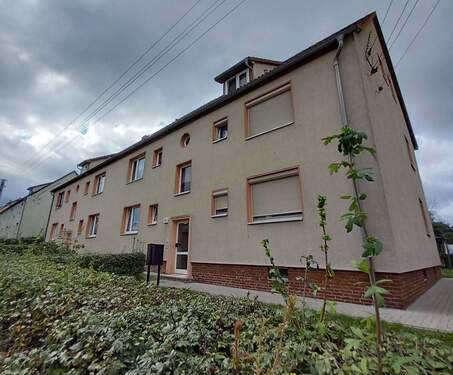 Kohlhaasstr. 25+27 - 1. Kaltmiete frei ! Sonnige 2 Zimmer-Whg. im Dachgeschoss mit Garten