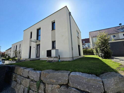 Bild 1 - Neuwertiges und modernes Haus in Traumlage