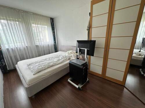 Schlafen EG links - Mehrfamilienhaus, Wohnhaus mit 346,00 m&sup2; in Leinfelden-Echterdingen zum Kaufen