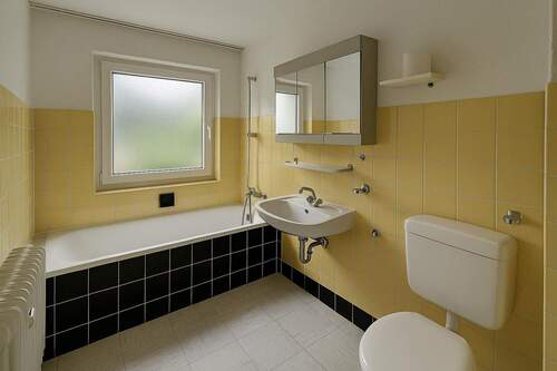 Tageslichtbad EG links - 