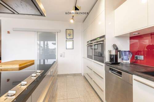 Küche, Blick zur Speiskammer - 