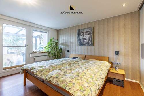 Schlafzimmer, Blick zur Dachterrasse - 