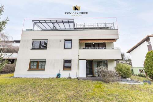 Hausrückansicht mit Dachterrasse - 
