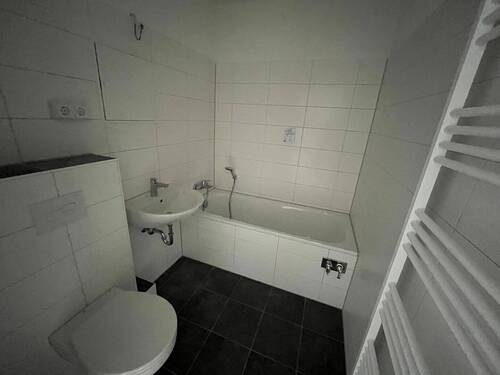 Badezimmer mit Wanne - 