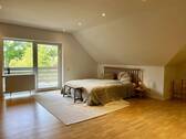Schlafzimmer mit Balkon - 