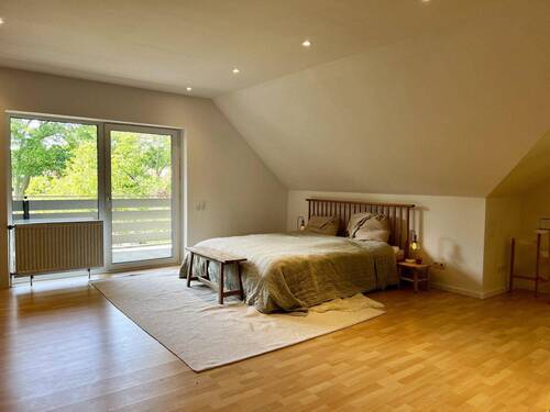 Schlafzimmer mit Balkon - 