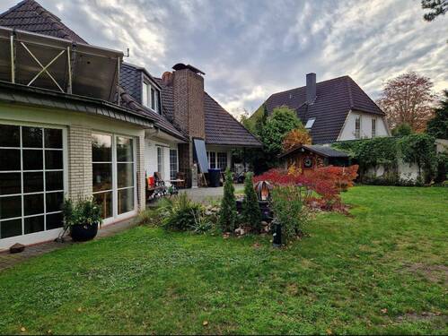 Gartenansicht mit Aussenkamin - 