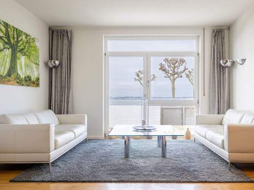 Wohnzimmer mit Blick - Einfamilienhaus mit 206,00 m&sup2; in Laboe zum Kaufen