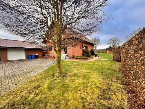 Wohnhaus - Einfahrt… - 5 Zimmer Einfamilienhaus in Bad Oeynhausen