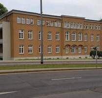 gepflegte 3-Raum Altbauwohnung mit Einbauküche, Badmöblierung, Abstellraum und Balkon - Cottbus Mitte