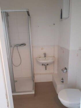 Separate Dusche und WC - 