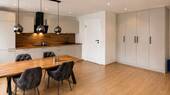 Esszimmer & Küche - Erstbezug nach Kernsanierung: Hochwertig möblierte 2-Zimmer-Wohnung mit Süd-Loggia