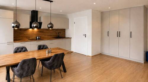 Esszimmer & Küche - Erstbezug nach Kernsanierung: Hochwertig möblierte 2-Zimmer-Wohnung mit Süd-Loggia