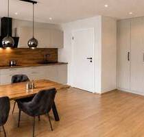 Erstbezug nach Kernsanierung: Hochwertig möblierte 2-Zimmer-Wohnung mit Süd-Loggia - Oberschleißheim