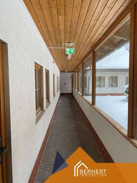 Laubengang zum Wellnessbereich - 