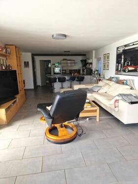 Wohnzimmer EG mit offener Küche - 8 Zimmer Mehrfamilienhaus, Wohnhaus zum Kaufen in Adelebsen