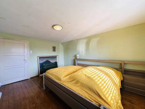 Gästezimmer - Mehrfamilienhaus, Wohnhaus mit 190,00 m² in Kitzingen zum Kaufen