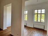 Zimmer_2_Fenster_Mittelwand - 