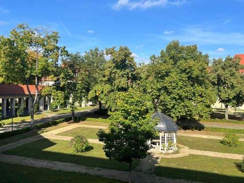 Ausblick - 16 m² Loggia mit Grünblick in ruhiger Lage Buch