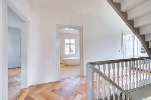 Flur - Einfamilienhaus mit 172,50 m&sup2; in Starnberg zum Kaufen