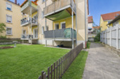 Hausansicht hinten + Garten - Attraktive 2-Zimmer-Wohnung mit Balkon, Fußbodenheizung & Gartennutzung in guter Lage von Stuttgart-Bad Cannstatt