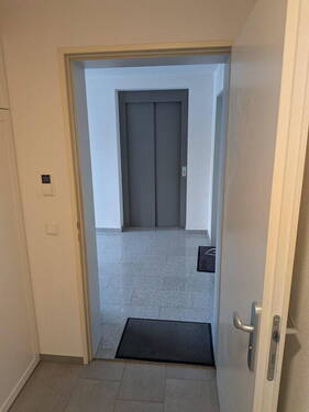 Eingang Flur Aufzug - 3 Zimmer Etagenwohnung in Gottmadingen