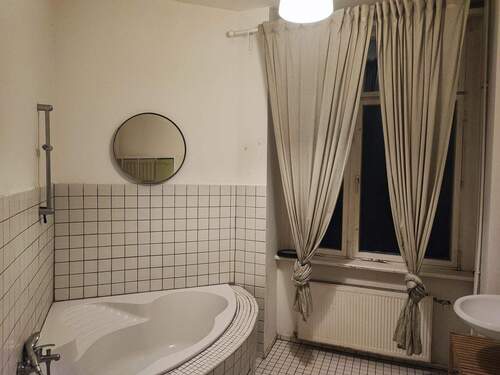 Bad mit Badewanne.jpg - 