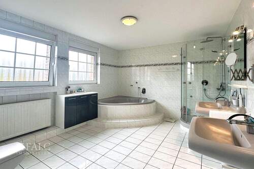 Badezimmer im Obergeschoss - 