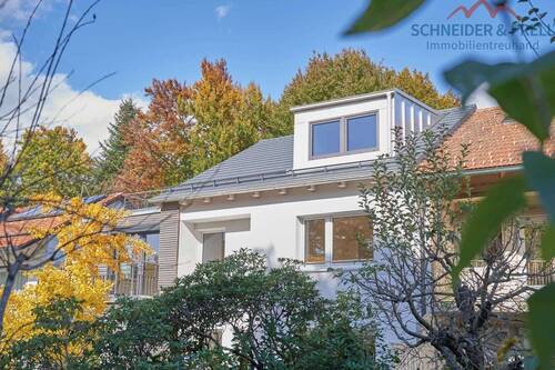Einblick in den Herbst - Kein Haus von der Stange! Kernsanierte DHH mit Neu-Anbau