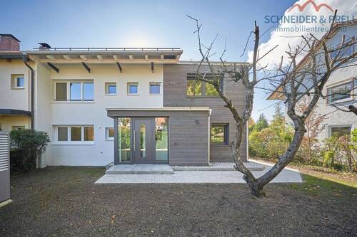 Eingang - 8 Zimmer Doppelhaushälfte in Geretsried