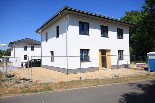 Hausansicht - 6 Zimmer Einfamilienhaus zum Kaufen in Falkensee
