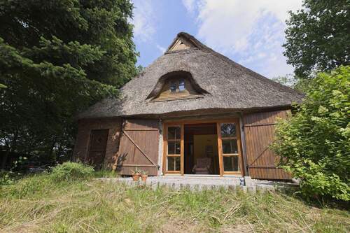 Westansicht - Landhaus unter Reetdach - 429.000,00&nbsp;EUR Kaufpreis, ca.&nbsp; 126,00&nbsp;m&sup2;&nbsp;Wohnfl&auml;che