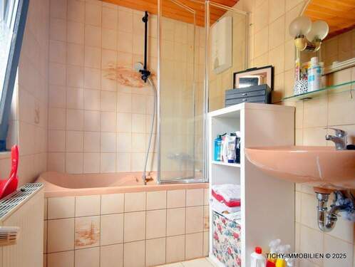 Bad mit Wanne OG - 