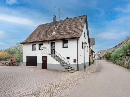 Hausansicht - Charmantes, gepflegtes Häuschen mitten in Spechbach
