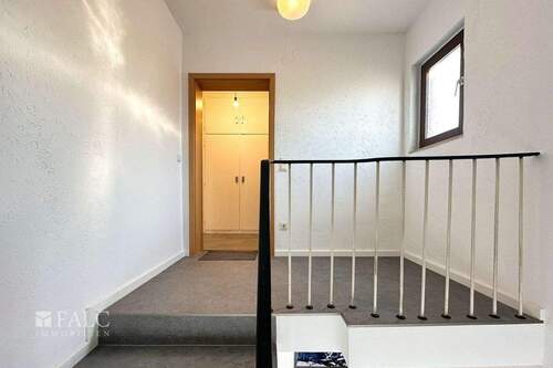 Wohnungstür - Etagenwohnung mit 82,10 m² in Köln zum Kaufen