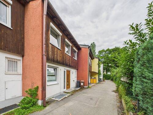 Hausansicht - 4 Zimmer Reihenmittelhaus in Planegg