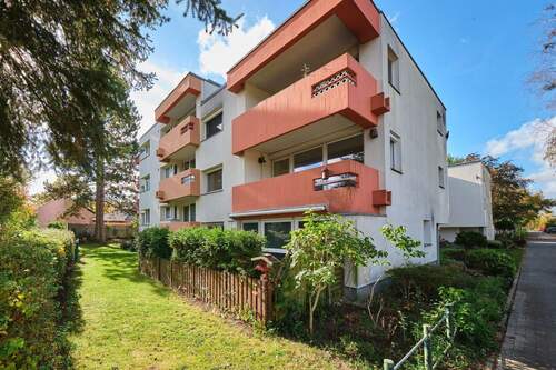 Hausansicht Garten - ERSTBEZUG nach kompletter Modernisierung - große 3-Raum-Wohnung- große Begeisterung garantiert